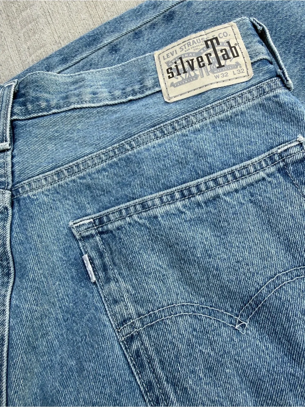 Levi's Light Blue Relaxed Fit Men's Jeans